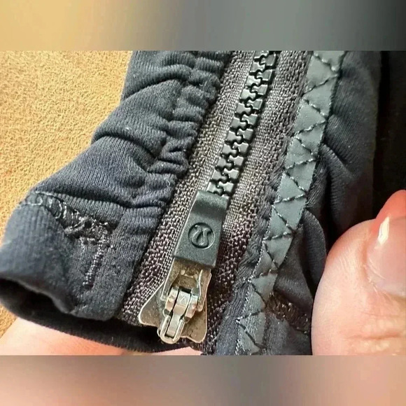 Lululemon Black Print Leggings Scrunched With Zippers Size 6 - Picture 11 of 12